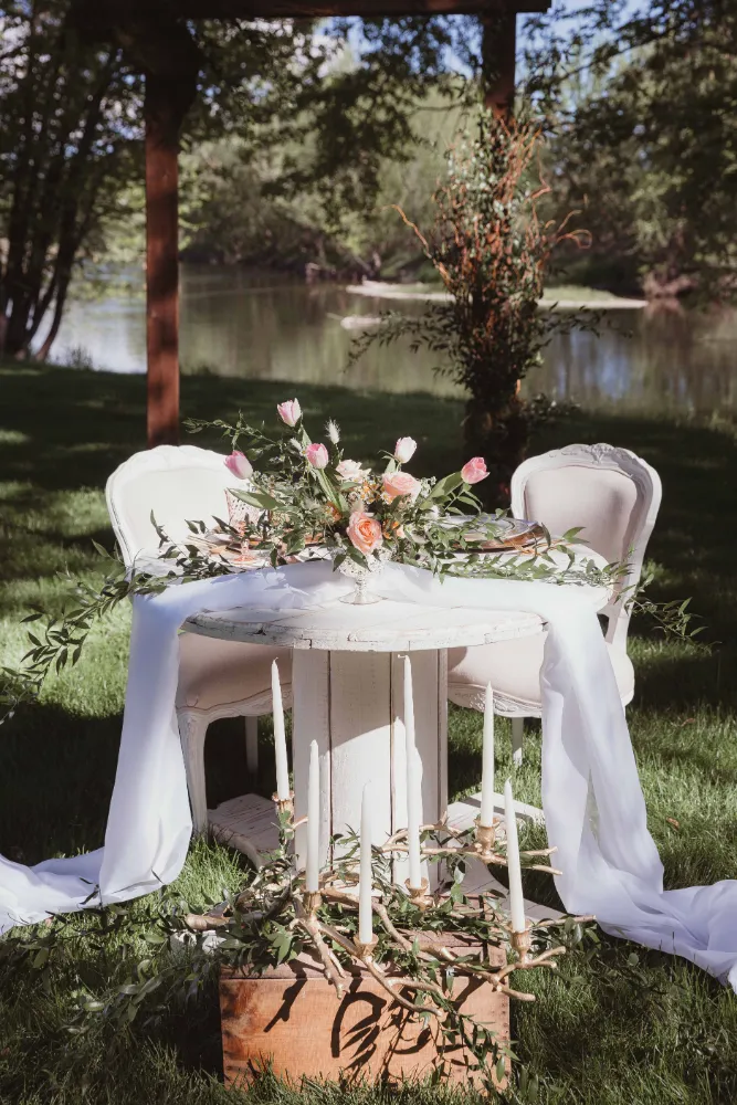 bride and groom table